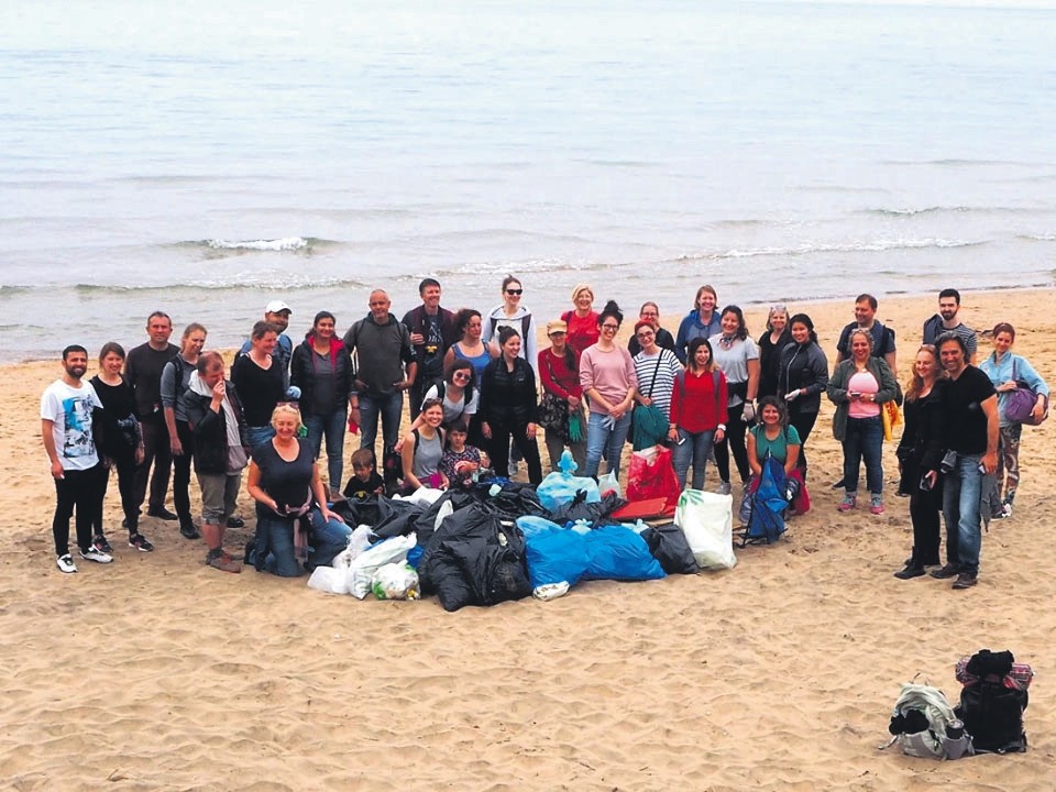 Members of Tidy Turkey during one of their events on Istanbul's coast.