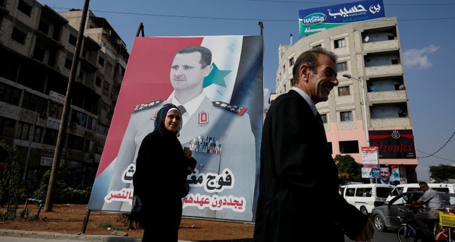 ملصق لرئيس النظام السوري في مدينة حمص رويترز