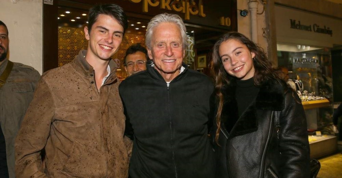 Michael Douglas and his children Dylan (L) and Carys pose for photos in Istanbul's Grand Bazaar. (AA Photo)