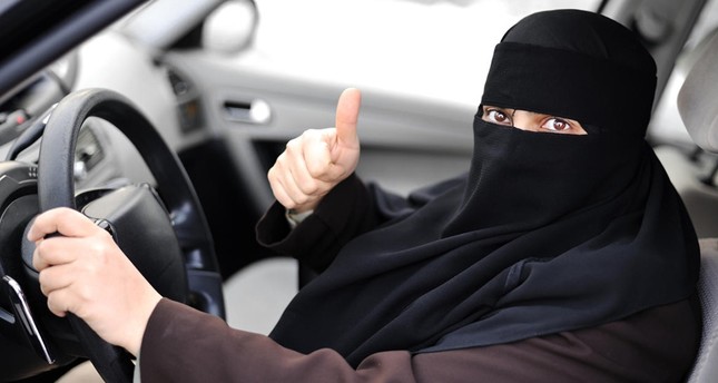 السعودية تبدأ إصدار رخص قيادة السيارات للنساء للمرة الأولى منذ عقود Daily Sabah Arabic