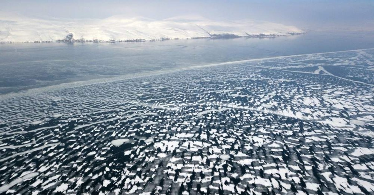 Lake Nazik looks like a work of art against a backdrop of snow-covered rolling hills. (IHA Photo)