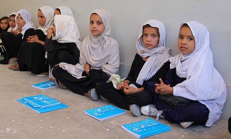 Afghan girls receive school bags and books distributed by UNICEF (EPA Photo) 