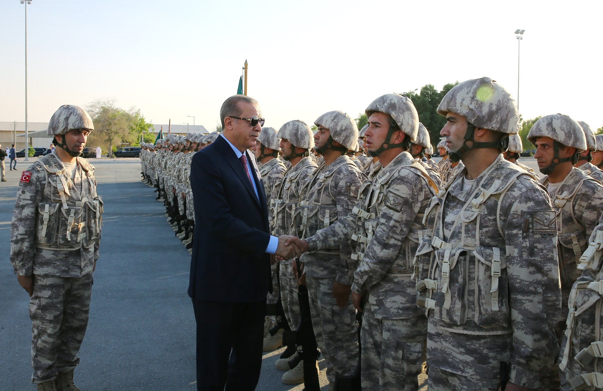 President Recep Tayyip Erdou011fan visits Turkish soldiers stationed in Qatar, Doha on November 16, 2017. (AA Photo) 