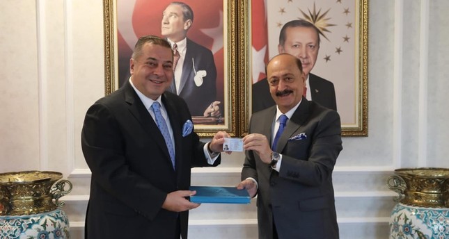 تركيا تصدر أول بطاقة تركوازية للأجانب