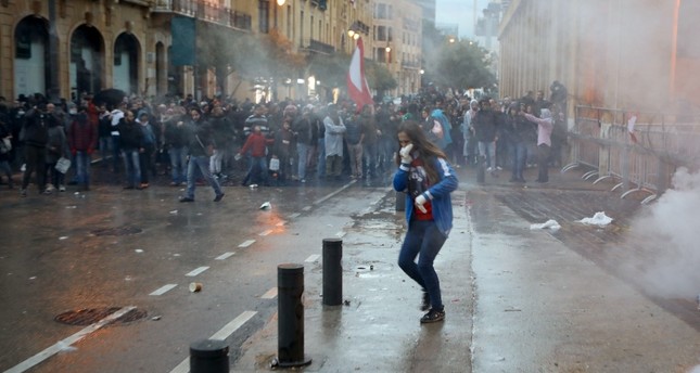 مواجهات بين قوى الأمن ومحتجين وسط بيروت