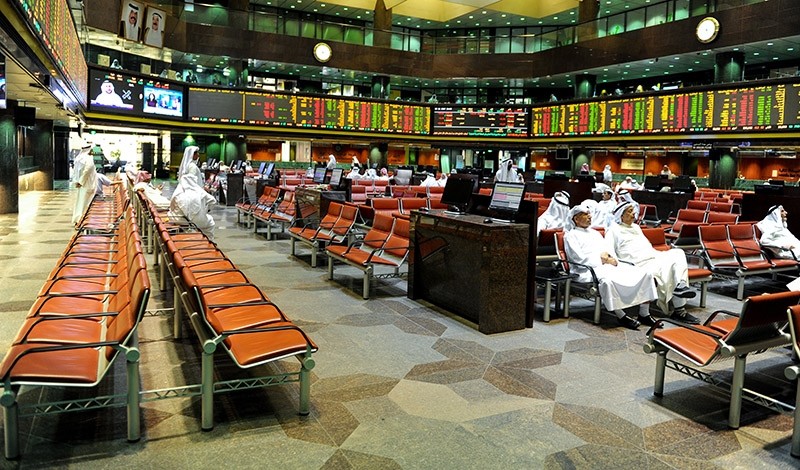  Kuwaiti traders sit and observe the stock market at the Kuwait Stock Exchange trading hall in Kuwait City, Kuwait, 08 November 2017. (EPA Photo)