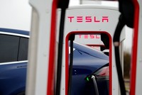 Tesla plant Abbau von rund 3000 Stellen