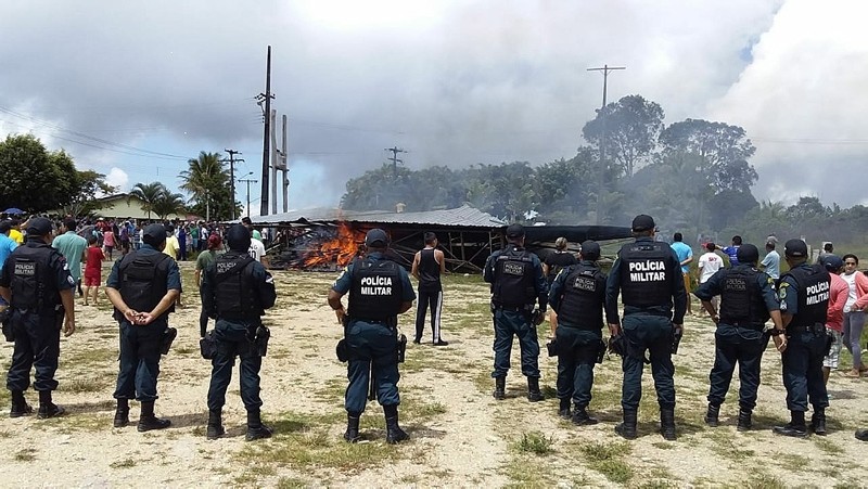 Police try to maintain control as Brazilian people demonstrate against the presence of Venezuelan immigrants in Pacaraima, Brazil, Aug. 18, 2018. (EPA Photo)