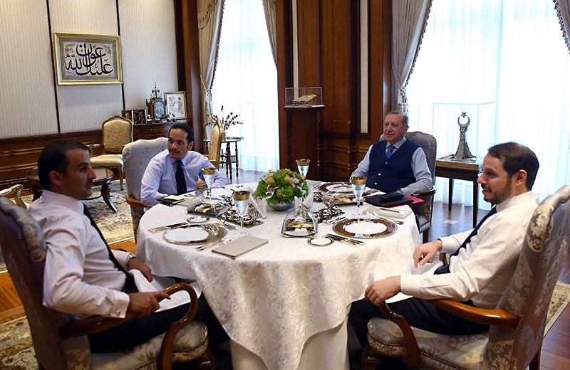 President Erdou011fan (2nd R) meeting with Qatari Emir Al Thani (L), flanked by Energy Minister Albayrak (R) and Qatari foreign minister (2nd L) in Ankara, Turkey, Jan. 15, 2018. (AFP Photo/Presidential Press Service/Kayhan u00d6zer)