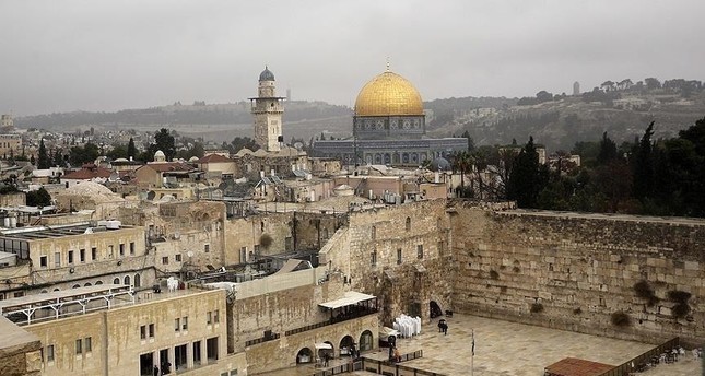 "أوقاف" القدس: استمرار تساقط الحجارة من أعمدة المسجد الأقصى القديم