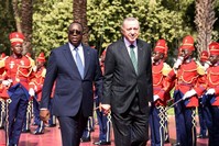 President Recep Tayyip Erdo?an (R) walks with Senegalese President Macky Sall while being honored by the Presidential Guard at the Palace of the Republic of Dakar, on his official visit to Senegal, Jan. 28, 2020. (AFP Photo)