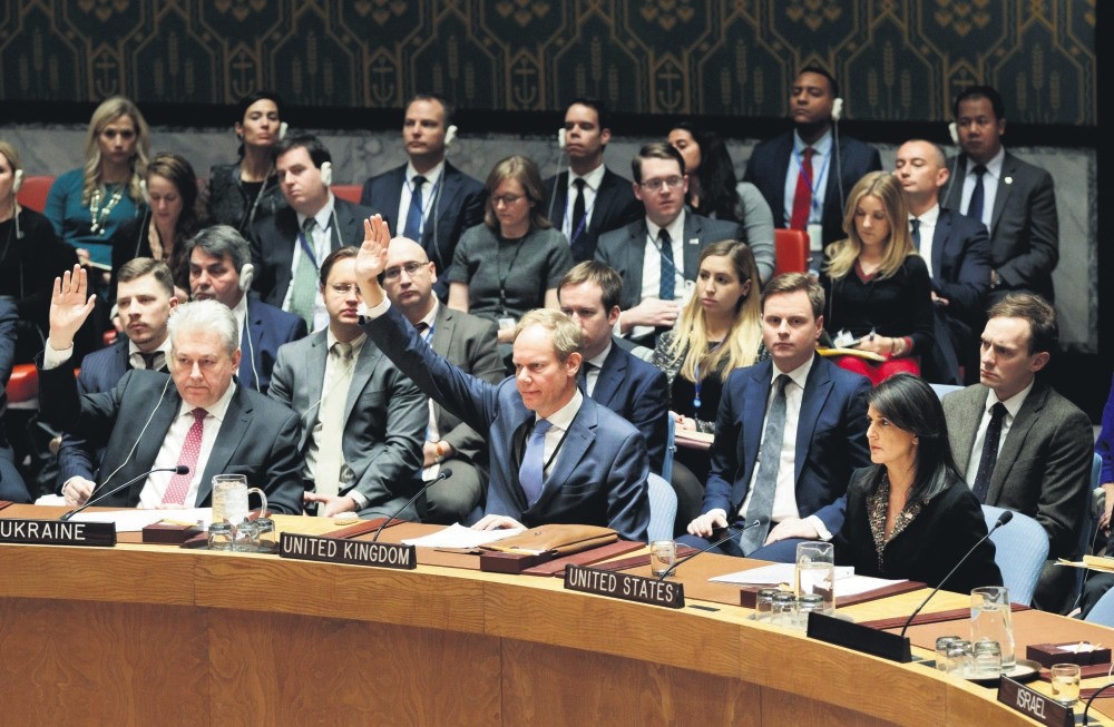 Nikki Haley (Front-R), the U.S. ambassador to the United Nations, was the only one to veto the U.N. Security Council resolution about Presiden Trumph's Jerusalem desicion, New York, Dec.18.