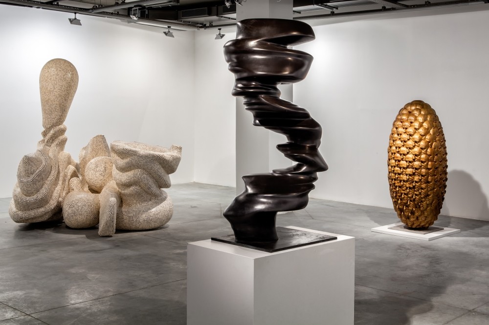 Cragg combines the inherent aspects of sculpture, such as mass, negative space, material and scale, with ideas and concepts that are current.