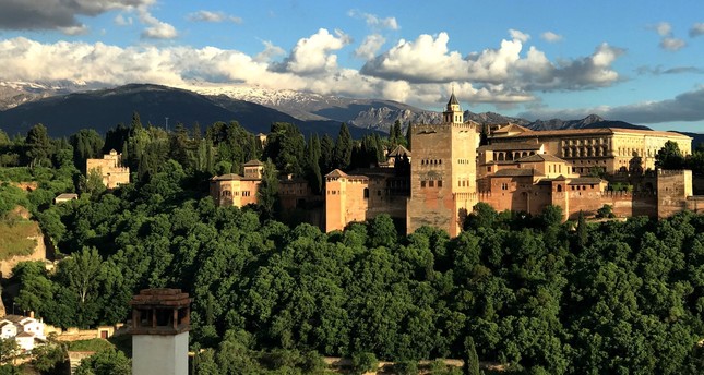 Granada mosque attracts Muslims in Ramadan