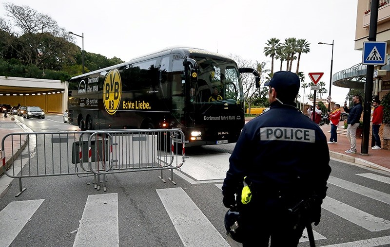  The team bus of Borussia Dortmund arrives for the UEFA Champions League quarter final, second leg soccer match between AS Monaco and Borussia Dortmund at Stade Louis II in Monaco, 19 April 2017 (EPA Photo)