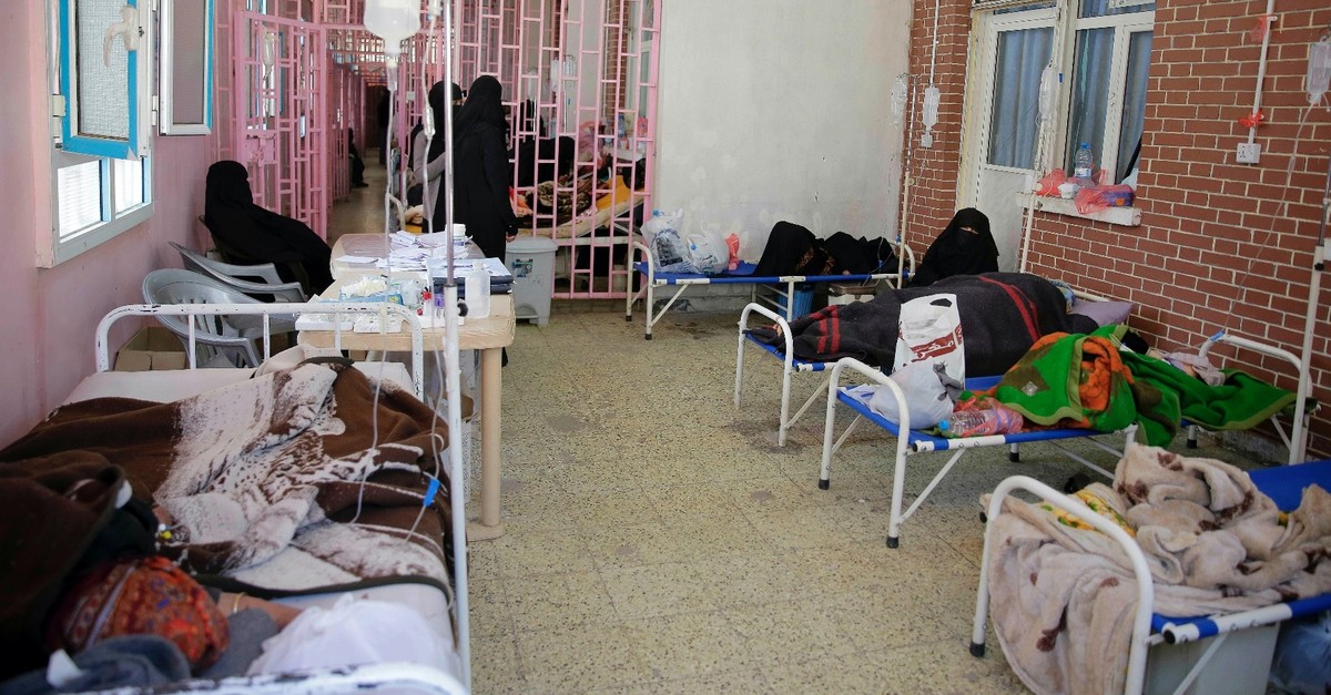 Yemenis are treated for suspected cholera infections at Al-Sabeen hospital, Sanaa, March 30, 2019.