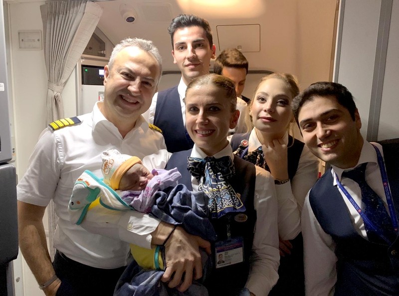 Father Turkish Airlines Crew Help Woman Deliver Baby At 13 000 Meters Daily Sabah
