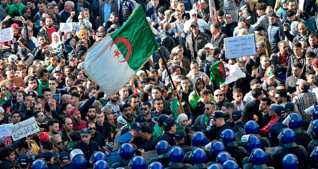 الجزائر منقسمة حيال الانتخابات الرئاسية قبيل ساعات من الاقتراع