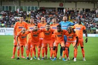 Alanyaspor players pose on the sidelines of a match against Medipol Ba?ak?ehir, Antalya, Nov. 2, 2019. (DHA Photo)