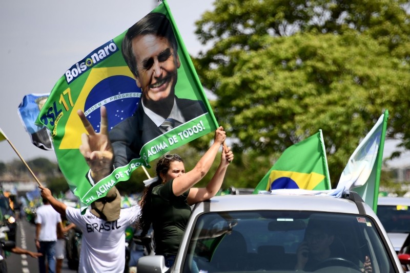 Supporters of Brazilu2019s far-right presidential candidate Jair Bolsonaro take part in a campaign rally in Brasilia, on October 6, 2018. (AFP Photo)