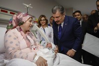 Health Minister Fahrettin Koca meets a woman who gave birth to one of the first babies of 2020, Ankara, Jan. 1, 2020. (DHA Photo)