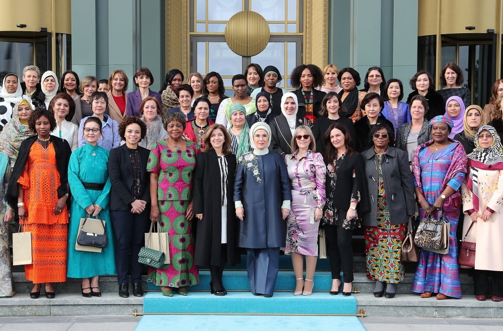 First lady Emine Erdou011fan (C) alongside the spouses of foreign envoys and female ambassadors following an event at the Beu015ftepe Presidential Complex, Ankara, Feb. 13, 2019.