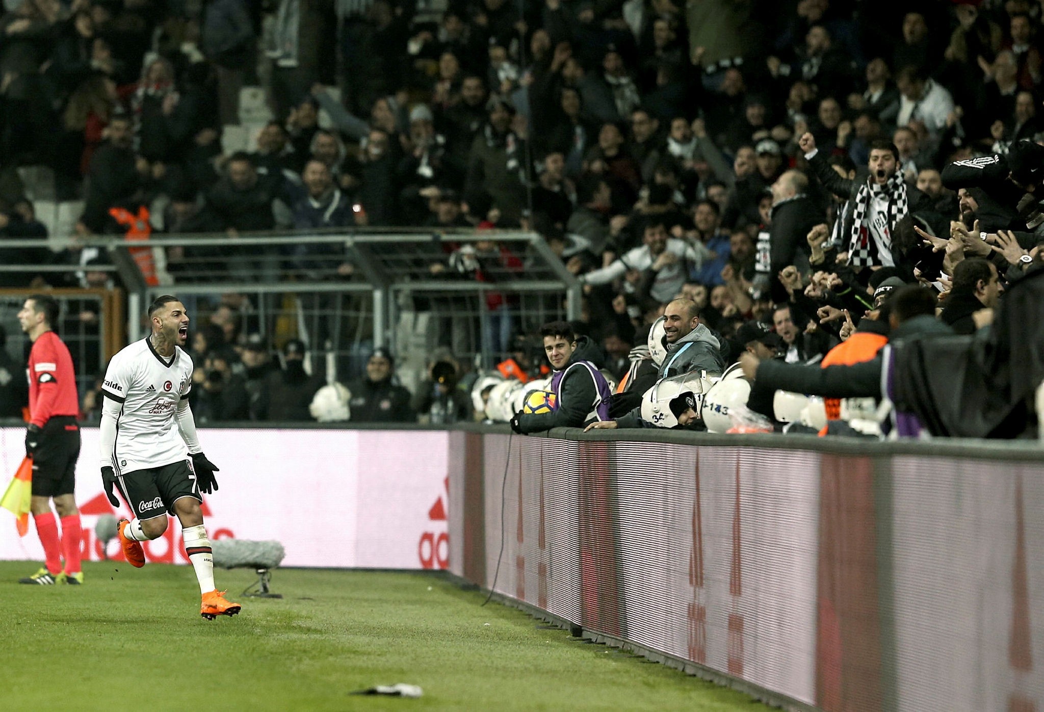 Quaresma leads Black Eagles to victory as Beşiktaş defeats Fenerbahçe 3 Quaresma leads Black Eagles to victory as Beşiktaş defeats Fenerbahçe 3
