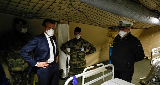 ماكرون في زيارة مستشفى ميداني عسكري في مدينة مولوز الفرنسية