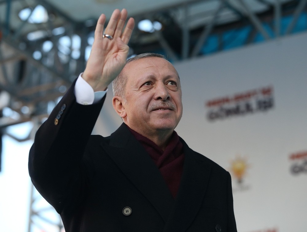 President Recep Tayyip Erdou011fan addresses people in Ankara's Altu0131ndau011f district, Feb. 20, 2019.