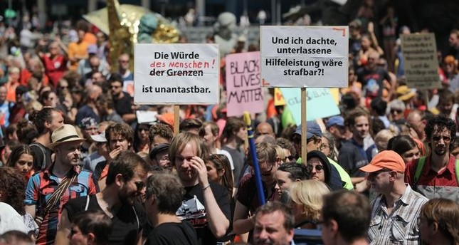 الآلاف يتظاهرون في مدن ألمانية دعما للمهاجرين