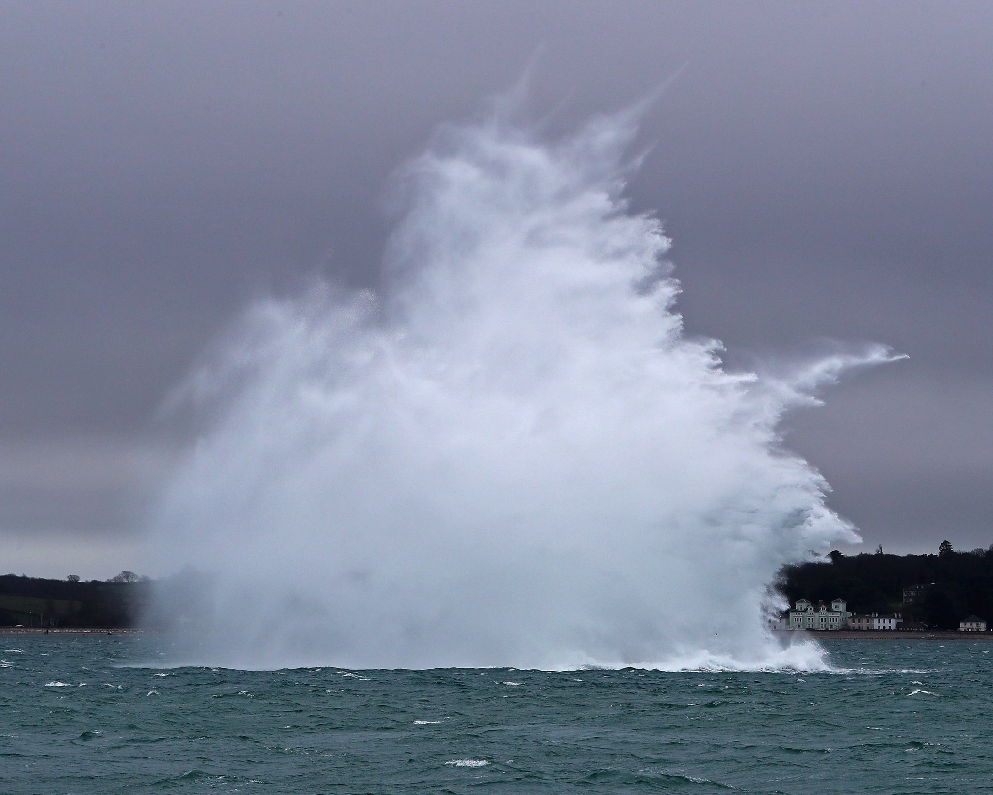  The underwater disposal of a 500lb wartime bomb in the port in the southern English port of Portsmouth early 22 February 2017. (EPA Photo)