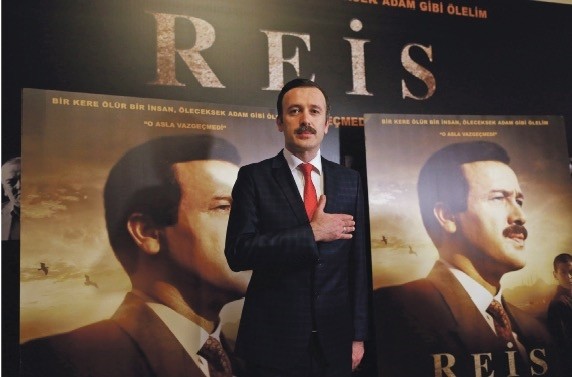 Turkish actor Reha Beyou011flu portrayed Turkeyu2019s President, Recep Tayyip Erdou011fan, in the film titled u201cReis.u201d 