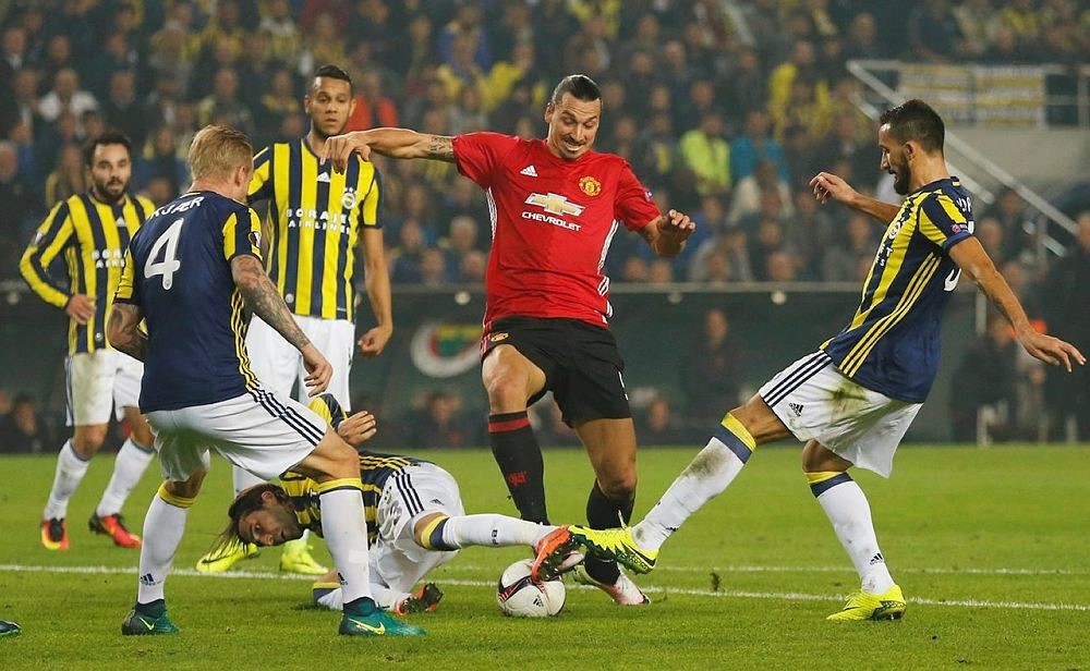 Fenerbahçe beat Manchester United 21 in Europa League match Daily Sabah