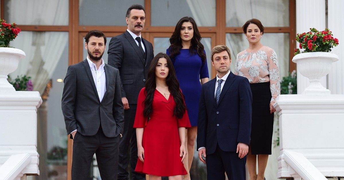 ,Kanatsu0131z Kuu015flar, tells the story of four siblings and their young mother who does everything to protect her children.