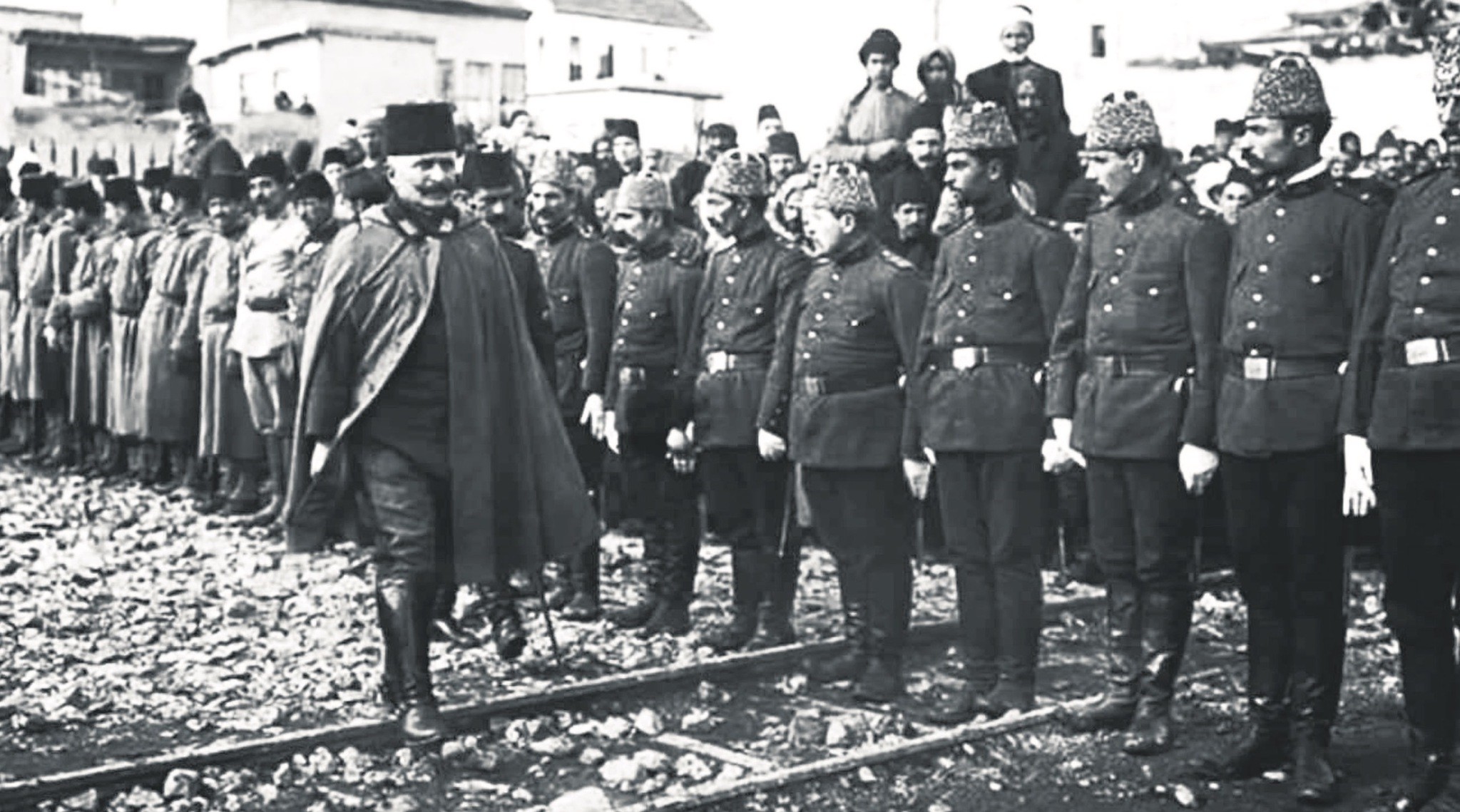 Fahreddin Pasha inspects his troops during the World War I.