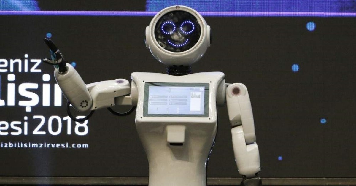 Ada the humanoid robot salutes its fans at the tech festival in Antalya last year. (DHA Photo)
