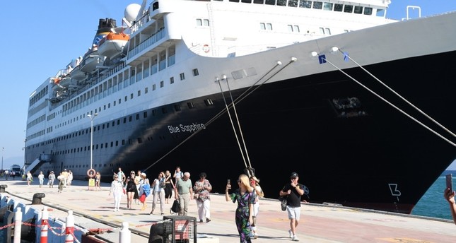 أول سفينة سياحية أجنبية ترسو في جزيرة قوش التركية منذ 16 شهرا