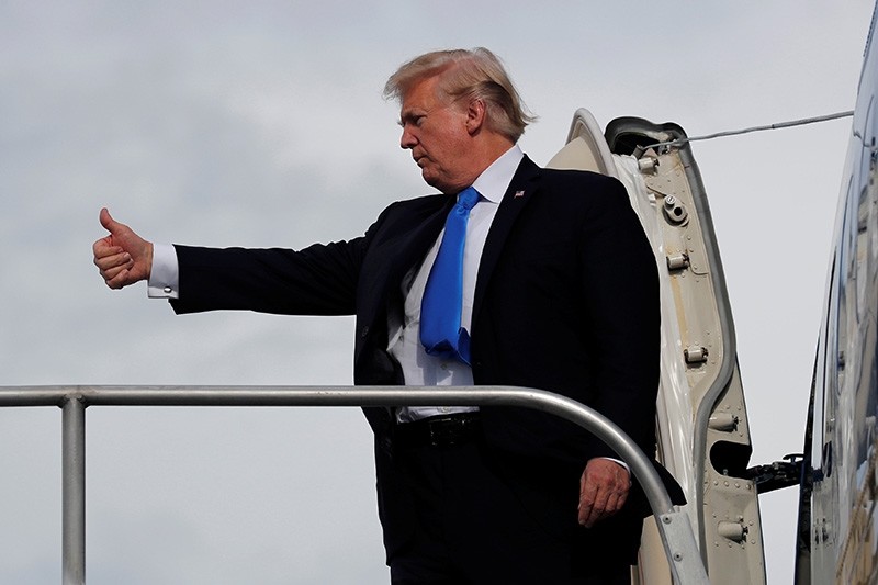 U.S. President Donald Trump boards Air Force One to depart home to the U.S. from Ninoy Aquino International Airport in Manila, Philippines November 14, 2017. (Reuters Photo)