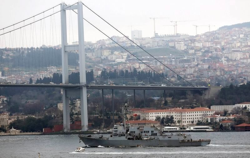 U.S. Navy guided-missile destroyer USS Truxtun passes under the July 15 Martyrs' Bridge in Istanbul, on its way to the Black Sea, March 7, 2014. (Reuters Photo)