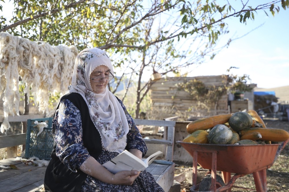 Afife Ku00fcu00e7u00fckbenli says she is in need of friends with whom she can discuss and analyze the books she reads.