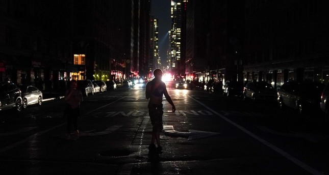 مسؤولون أمريكيون يطالبون بالتحقيق في واقعة انقطاع الكهرباء عن حي مانهاتن في نيويورك