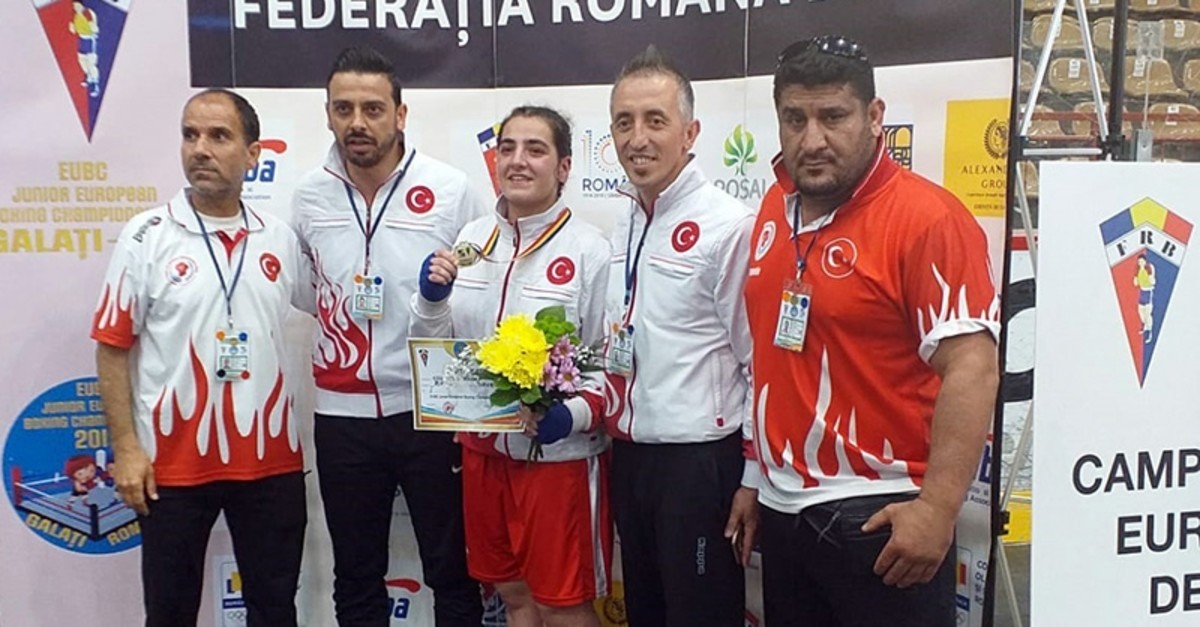 Female Turkish athlete wins gold, becomes European boxing champion ...