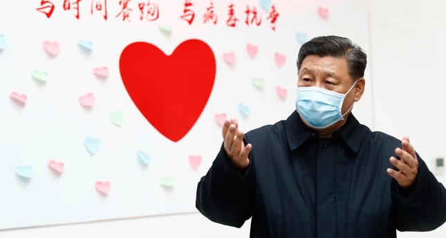 الرئيس الصيني مرتدياً قناعاً في حملة توعية لمكافحة فيروس كورونا AP