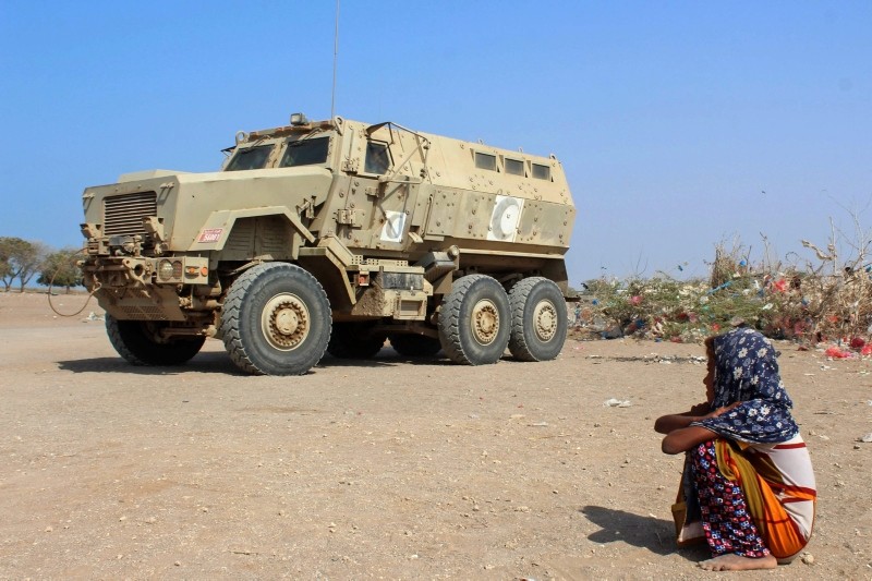 A displaced Yemeni girl sits next to an armored military vehicle at a camp in the Khokha district of the western province of Hodeida, on Jan, 21, 2019. (AFP Photo)