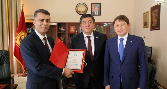 تيكا التركية تحظى بوسام شرف من الرئيس القرغيزي