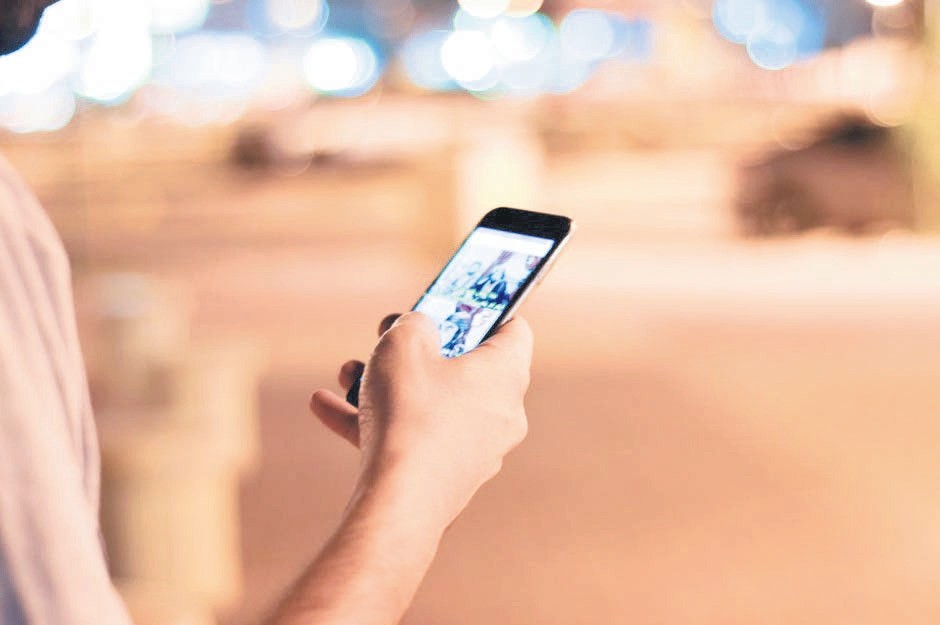 Feeling tired? Try dimming your smartphone Daily Sabah