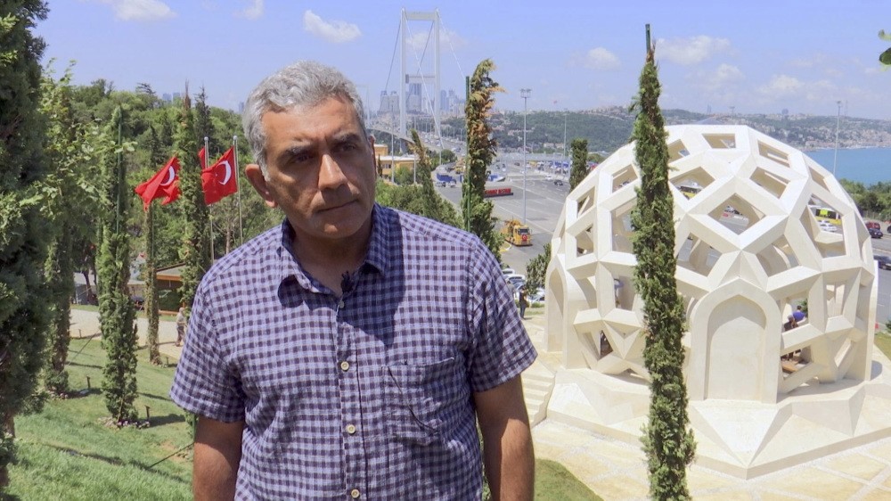 Azerbaijani director Elu00e7in Musaou011flu said that two separate teams are working on the shootings of the documentary in Azerbaijan and Turkey. 