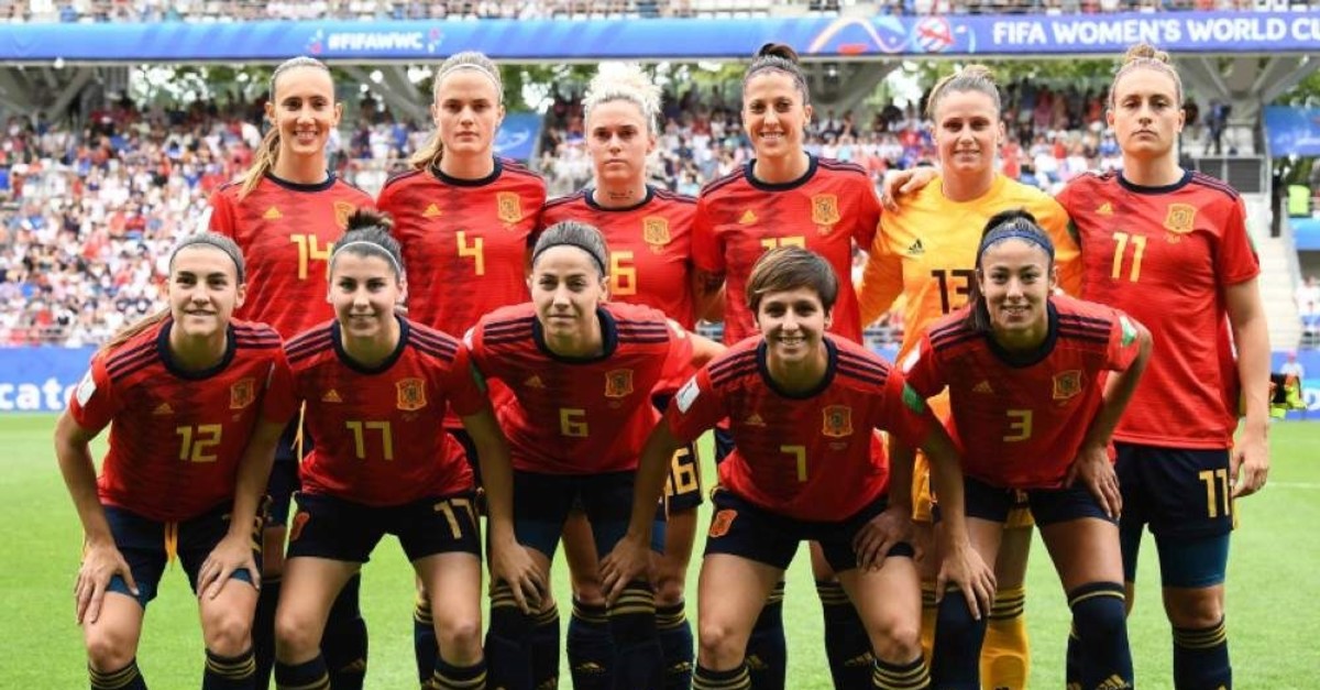 In this file photo taken on June 24, 2019 Spain's players pose ahead of the France 2019 Women's World Cup round of 16 football match between Spain and the U.S. at the Auguste-Delaune stadium in Reims, northern France. (AFP Photo)