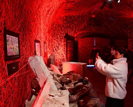 ماهر زين" يزور معرض "أحلام مضادة للرصاص" لأطفال غزة في إسطنبول