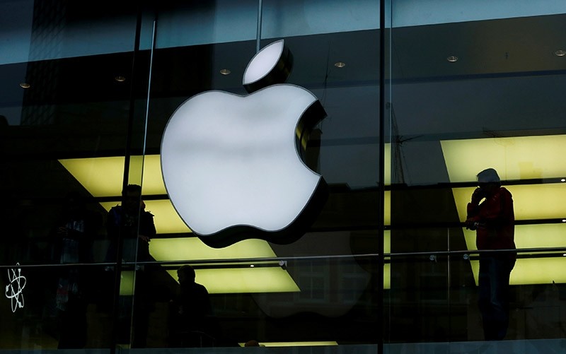 Apple hires Google’s former head of AI in bid to catch up | Daily Sabah
